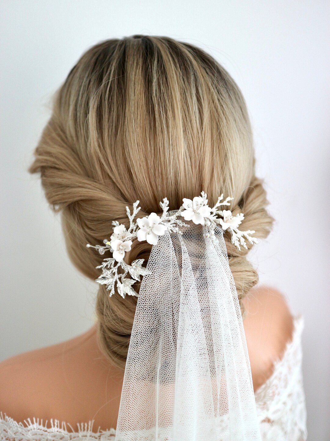 headpiece white