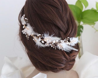 White feather headpiece, Boho wedding hair accessory, Feather and pearl bridal hair vine, Feather and crystal bride hairpiece