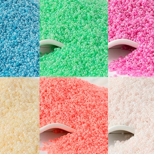 Perline di perle multicolori, perline minuscole iridescenti traslucide da 2 mm, 12/0 perline di semi ceche colorate migliori