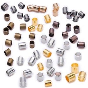 Puede incluir: Surtido de pequeños anillos de salto de metal en colores dorado, plateado y bronce. Los anillos de salto son ideales para la elaboración de joyas y manualidades.