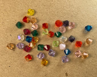 Perles de cristaux Bicone à facettes en cristal tchèque, perles bicones de bicone à facettes acryliques de 3 mm 4 mm 5 mm, 100pcs, pour la fabrication et le perlage de bijoux