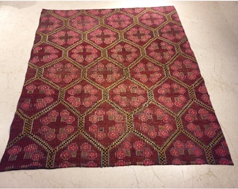 Kwadratowy turecki kilim: różowy haftowany wełniany dywan w stylu vintage (5'1"x5'8")