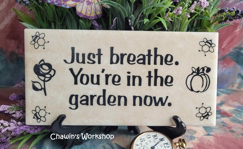 Just Breathe. You're In the Garden Now - Inspirational Garden Sign, Thoughtful Gift for Gardener bild 3
