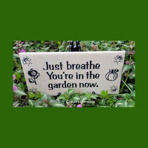 Just Breathe. You're In the Garden Now - Inspirational Garden Sign, Thoughtful Gift for Gardener bild 1