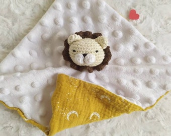 doudou lion personnalisé, cadeau de naissance