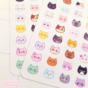 Op de afbeelding: Een vel met kleurrijke kattengezicht stickers. De stickers hebben verschillende kattenuitdrukkingen, waaronder knipperen, blozen en hartjes voor de ogen. De stickers zijn perfect om een ​​toets van whimsy toe te voegen aan dagboeken, planners en andere knutselprojecten.