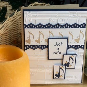 Gewoon een notitiekaart, muzieknootkaart, kaart met muzieknootthema