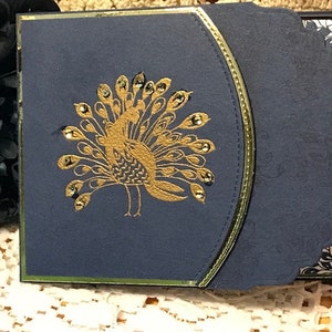 Cartão de casamento Pavão - inspirado em designs da Índia, Marrocos e outros países