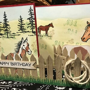 Cartão de aniversário com tema de cavalo e cerca dobrada em Z