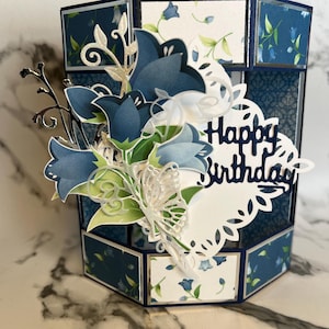 Cartão de aniversário flutuante hexagonal pop out