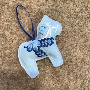 Schwedisches Pferd Ornament HELLBLAU Classic Dala Shaped