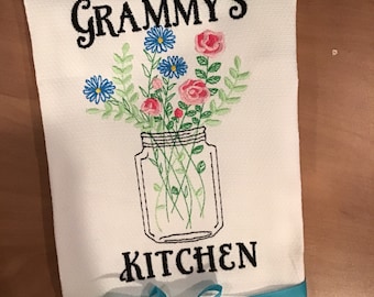 Ściereczka kuchenna z haftem na zamówienie „Kuchnia Grammy” Słoik kwiatów polnych Projekt babci Wybierz kolory