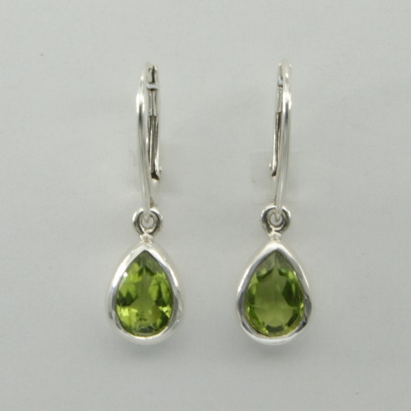 Genuine and Natural Green PERIDOT Dangle Pear / Teardrop Earrings in 925 Sterling Silver with Leverback / Lever Back closing / Fench Hooks