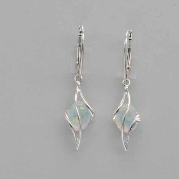 Ovale witte FIRE OPAL hangoorbellen in 925 sterlingzilver / hefboomwerking / hendel achterkant