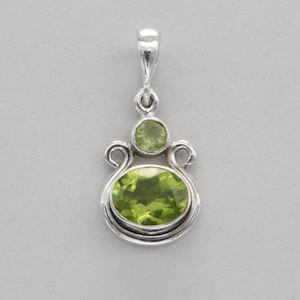 Faceted Green Oval PERIDOT Teardrop Pendant in 925 Sterling Silver - Genuine and Natural Gemstone