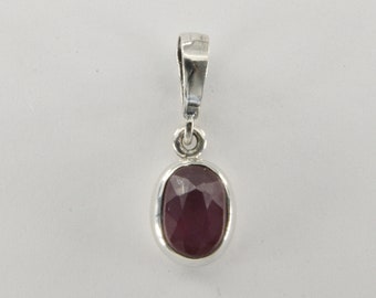 Red Oval RUBY Pendant in solid 925 Sterling Silver - Genuine and Natural Gemstone