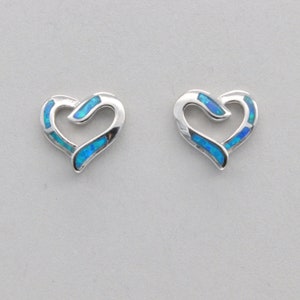 Blaue FEUEROPAL - Herz - Ohrstecker / Ohrstecker - Ohrringe aus 925 Sterlingsilber mit einer Rhodium-Veredelung