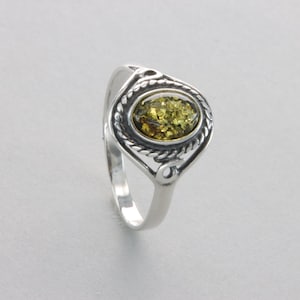Oval Green BALTIC AMBER Ring in 925 Sterling Silver - Genuine and Natural Gemstone / fossilized Resin Poland - Ambar / Ambre