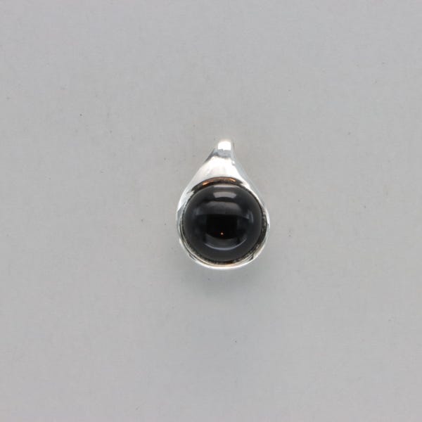 Round BLACK ONYX Pendant in solid 925 Sterling Silver - Genuine and Natural Gemstone