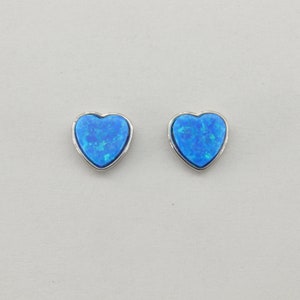 Blau - FEUER OPAL - Herz - Ohrstecker / Post - Ohrringe in 925 Sterling Silber