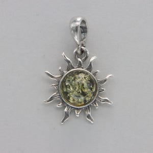 Green BALTIC AMBER Sun Pendant in 925 Sterling Silver - Genuine and Natural - Gemstone from Poland - Fossilized Resin