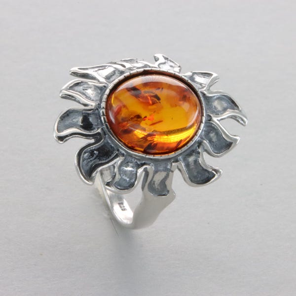 Oval Cognac / Brown Baltic Amber Sun Burst Ring-  925 Sterling Silver - Natural and Genuine Fossilized Resin from Poland - Star