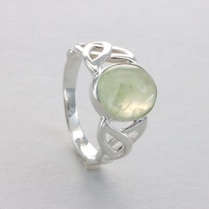 Oval Green PREHNITE Ring in 925 STERLING SILVER - Genuine and Natural Gemstone