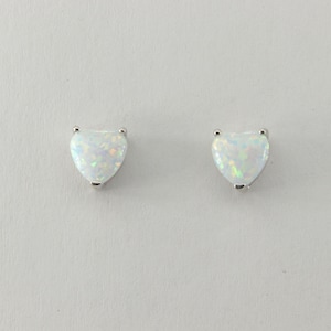 Weißer - FEUER OPAL - Herz Ohrstecker / Ohrstecker aus 925 Sterling Silber