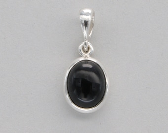 Oval BLACK ONYX Pendant in 925 Sterling Silver - Genuine and Natural Gemstone