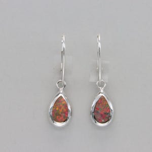 Meksykańskie wiszące kolczyki z ognistym opalem FIRE OPAL - srebro próby 925, zapięcie dźwigniowe - zapięcie dźwigniowe - srebro rodowane - tęczowe - wielokolorowe