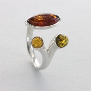 Oval and Round Multi-Color BALTIC AMBER Ring - 925 Sterling Silver Genuine and Natural Gemstone / fossilized Resin Poland - ambre / ámbar