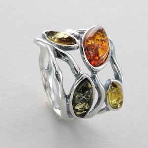 Oval Multi-Color BALTIC AMBER Ring - 925 Sterling Silver Genuine and Natural Gemstone / fossilized Resin Poland - ambre / ámbar