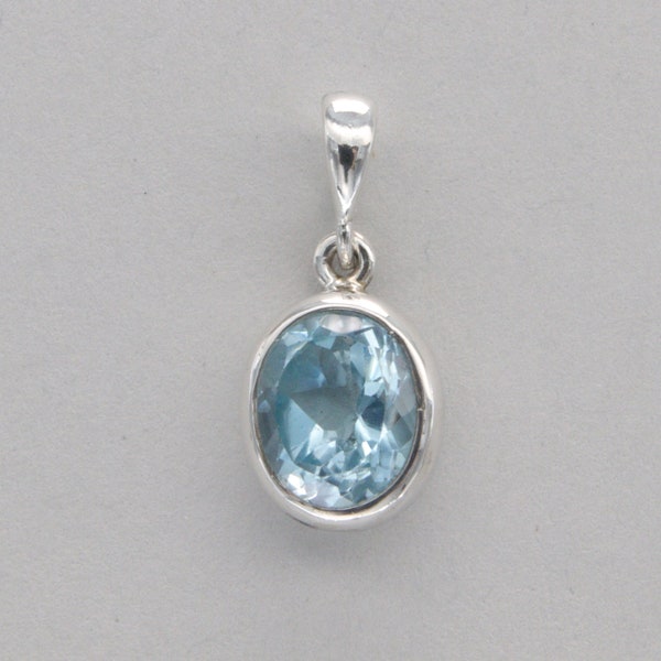 Oval BLUE TOPAZ Teardrop Pendant - 925 Sterling Silver - Pendentif de Topaze bleue en Argent Sterling- Genuine and Natural Gemstone