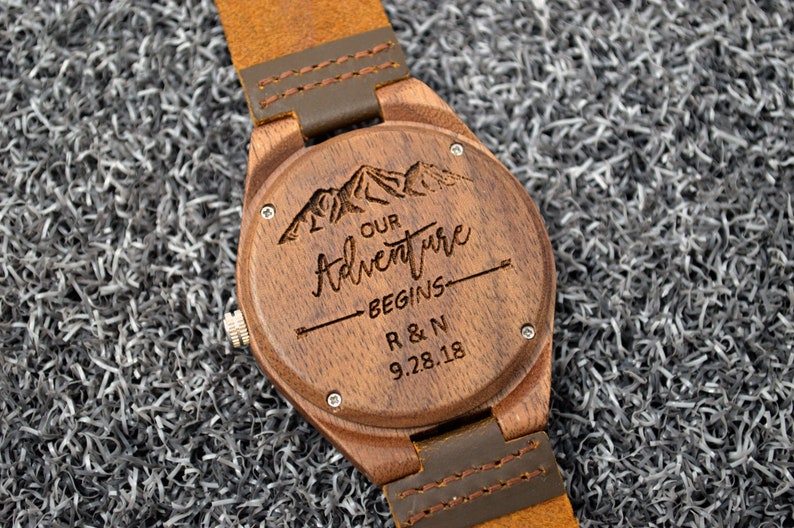 Personalisierte Holzuhr, personalisierte Uhr, gravierte Uhr, gravierte Holzuhr, Herrenholzuhr, Geschenke für ihn, Geschenke für Ehemann Bild 2