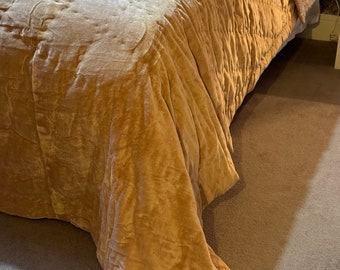 Luxurious Cotton Velvet Reversible King Size/Super King Size Quilt. The peachy, pinky, sandy one!