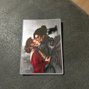 Nessian bacio ACOSF ACOTAR fiamme argentate adesivo lucido con licenza ufficiale lettore libresco per kindle, Nesta cassian Sarah j Maas SJM