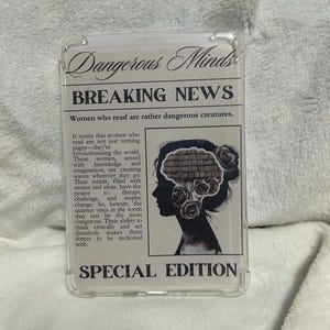 Dernières nouvelles que les femmes qui lisent sont dangereuses dans une liseuse électronique Kindle, carte pour étui transparent, décoration d'accessoires pour Kindle, Kindle, papier blanc