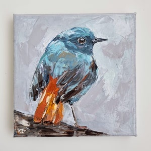 以下が含まれることがあります： 枝に止まっている青とオレンジの鳥の絵。鳥は、リアルな筆致で描かれており、筆跡が見て取れます。