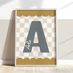 Impresión inicial personalizada en azul grisáceo y amarillo mostaza, decoración retro a cuadros para cuarto de juegos de niño, arte de pared para dormitorio de niño.