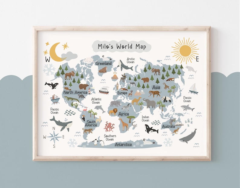 Może przedstawiać: Kolorowa mapa świata dla dzieci z niebieskim tłem i ilustracjami zwierząt i kontynent&oacute;w. Mapa nosi tytuł "Milo's World Map" i zawiera kierunki kompasu oraz nazwy ocean&oacute;w.