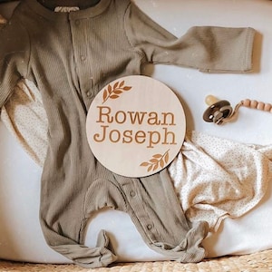 Baby Name Annoumcement Sign/ Wooden Name Sign / Baby Name Plaque / Name Announcement Plaque / Engraved Nursery Decor / Newborn Photo Prop