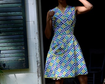 moving sale 1940s cotton dot print full skirt wrap dress / 50s cotton day dress // small-medium