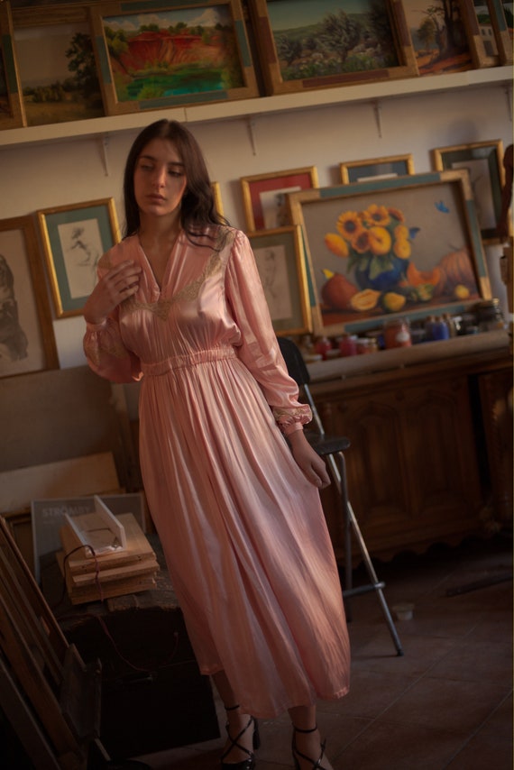 moving sale 1940s pink silk satin peignoir, fits … - image 3