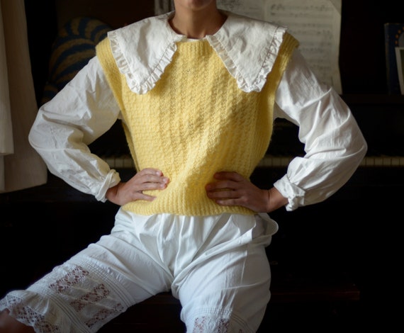 80s hand knit mohair blend cable knit gilet // fit