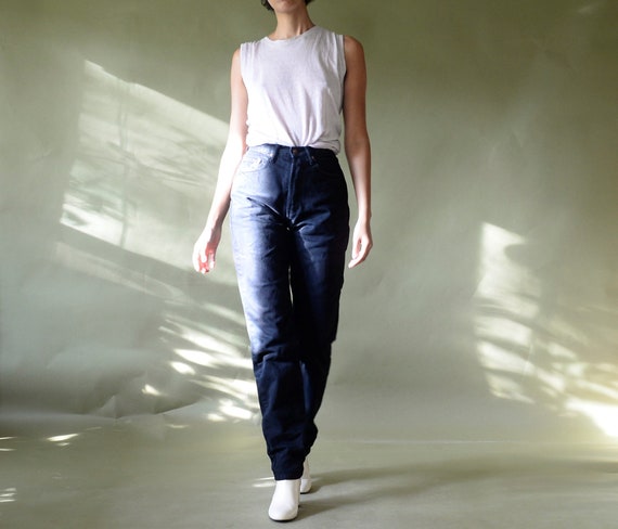 90s black high waist button fly mom jeans // 25W