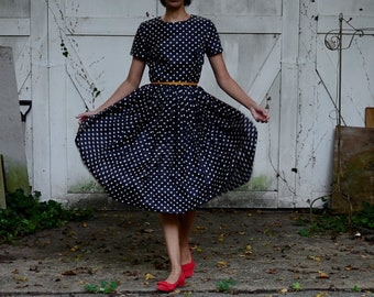 moving sale 1950s silk navy blue polka dot full skirt dress, union tag // small // 25" waist