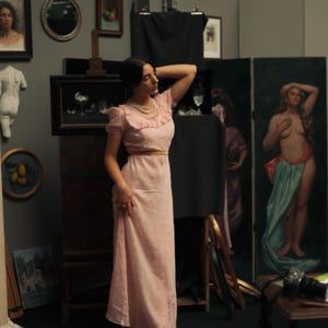 1930er/40er Jahre Deadstock Florentiner rosa Seidenkleid im Schrägschnitt mit Puffärmeln