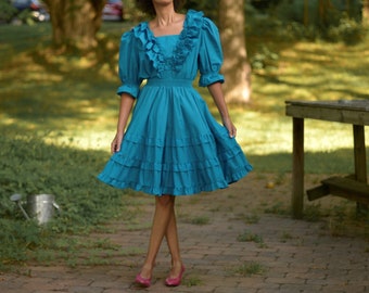 moving sale 1970s teal cotton ruffle collar and tiered ruffle skirt set // fits up to large