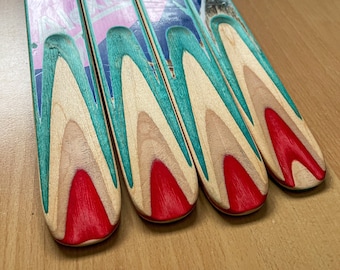 Shoe horn / shoe horn made from recycled skateboards