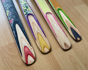 Shoe horn / shoe horn made from recycled skateboards